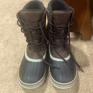 Sorel Waterproof lace up boots. Size 9 new without tags. Color brown/black